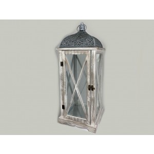 Biely drevený lampáš so sklenenou výplňou s kovovou strieškou a ošúchaným vintage vzhľadom 56 cm 42713