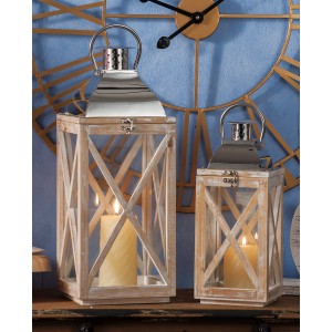 Hnedý  drevený lampáš so sklenenou výplňou s kovovou strieškou a ošúchaným vintage vzhľadom 14 x 14 x 35 cm 39688