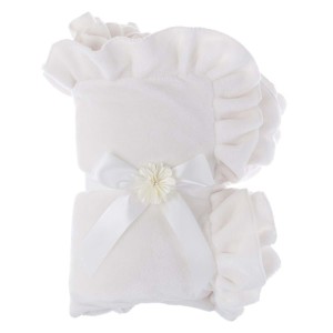 Krémová huňatá deka s volánovým lemom v schaby chic romantickom štýle 160 x 200 cm Blanc Maricló 42512