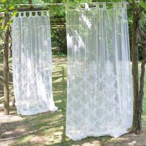 Látková záclona - záves v biele priehľadnej farbe s dekorom a s pútkami na zavesenie 150 x 290 cm 37240