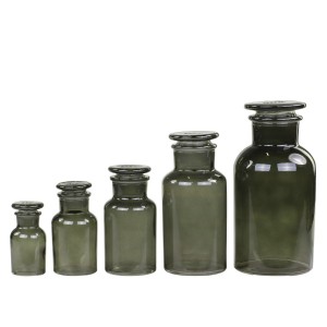 Sklenená apotekárna fľaša v tmavozelenom farebnom prevedení s poklopom 125 ml Chic Antique 39927