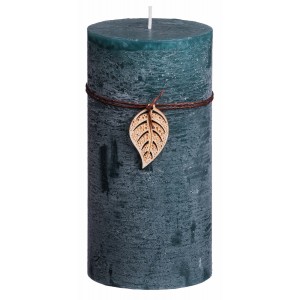 Voňavá sviečka na výber v šiestich farbách dekorovaná dreveným lístkom na koženej šnúrke 10xH20 cm 33202