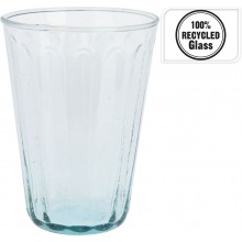 Sklenený pohár z recyklovaného skla v transparentnom fare...