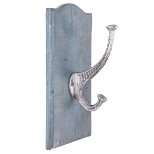 Kovový vešiak háčik s jemným dekorom na modrej drevenej latke s obitým vzhľadom Clayre & Eef 24498