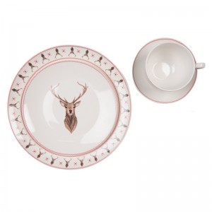 Biely porcelánový tanier s motívom jeleňa s károvanými detailmi a priemerom 20 cm Clayre & Eef 38826