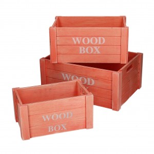 Drevená bednička ako úložný box oranžovej farby stredná s vyrezávanými úchytmi a bielym nápisom WOOD BOX 35976