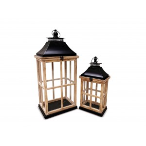Hnedý drevený lampáš so sklenenou výplňou a čiernou kovovou strieškou a ošúchaným vintage vzhľadom 30,5 x 22,5 x 68 cm 39034
