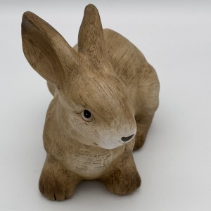 Keramická dekorácia sediaceho zajačika v hnedom farebnom prevedení 22,3 x 12 x 16,4 cm 42685