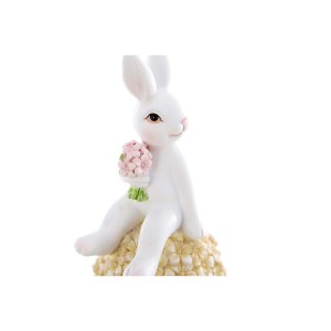 Polyresinová dekorácia bieleho zajačika držiaceho kvietočky sediaceho na vajíčkach 10 x 10 x 38 cm Blanc Maricló 39966