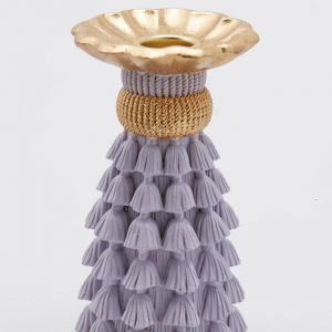 Polyresinová dekorácia svietnika na vysokú sviečku s dekorom strapcov v zlato-levanduľovej kombinácii 9 x 15 cm EDG 42039