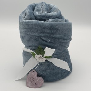 Textilná huňatá deka v modrom farebnom prevedení v schaby chic romantickom štýle 140 x 170 cm Blanc Maricló 42494
