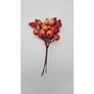 Umelá jesenná dekorácia vetvičky s oranžovými guličkami hlohu na stonke 18 cm 41773