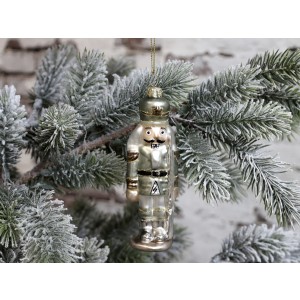 Vianočná sklenená závesná dekorácia v tvare vojačika v kombinácii bielej a zlatej farby 12 cm Chic Antique 36165